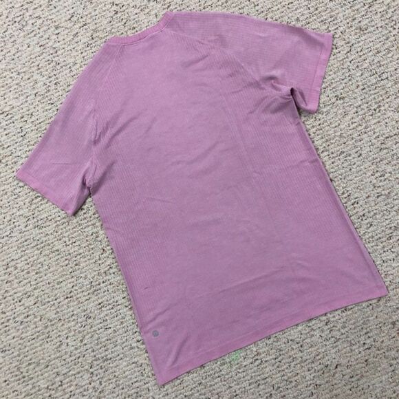 Men's Lululemon Purple Metal Vent Tech Slim Fit Short Sleeve Shirt Size Medium - Picture 2 of 8